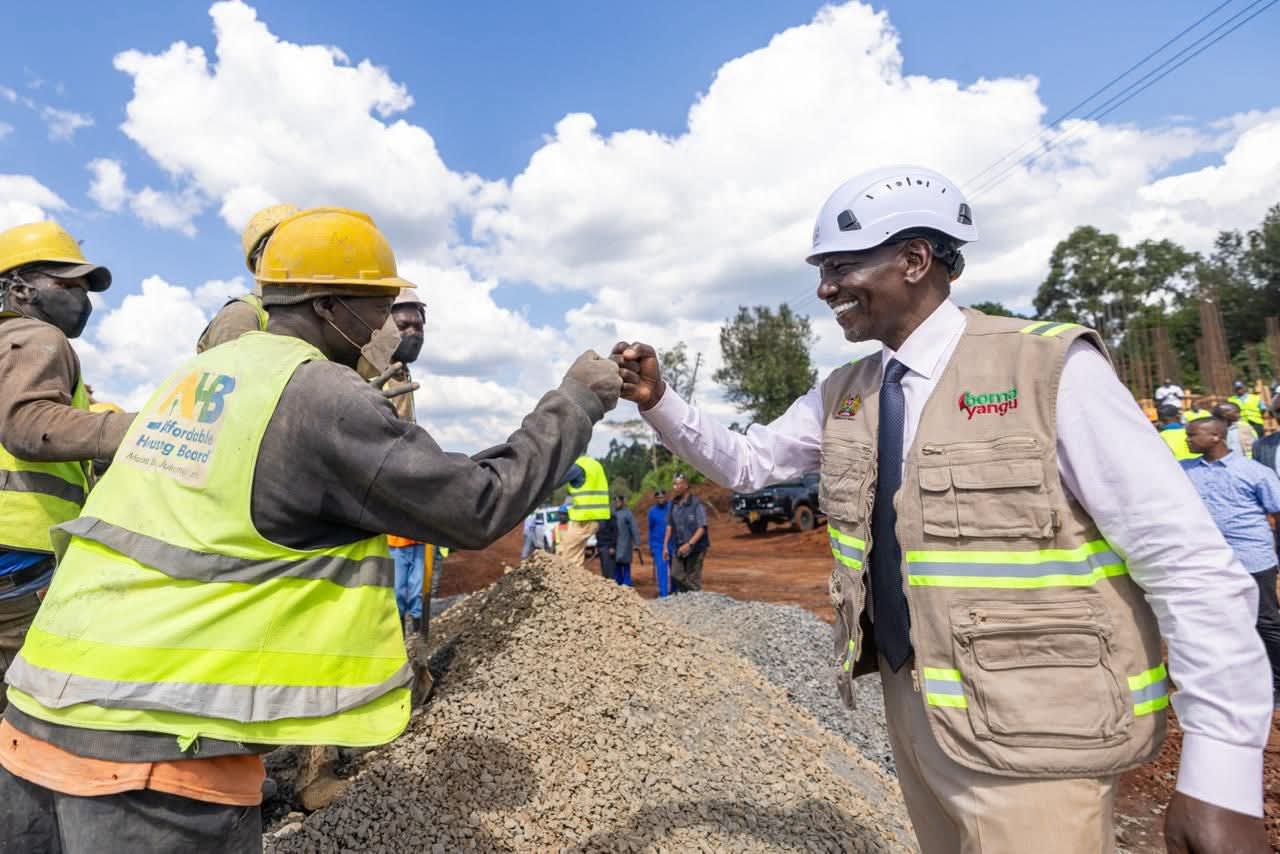 President Ruto Hands over Keys to new homeowners in Emgwen  